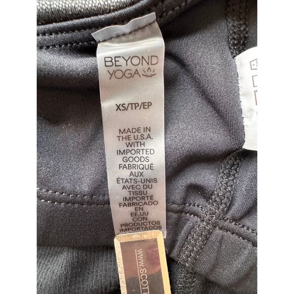 New BEYOND YOGA Women's Black Shine Heather Rib Glow On Cropped Tank Top Size XS - Picture 9 of 10